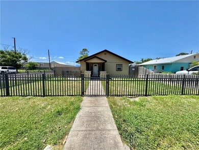 Flour Bluff District presents an impressive three-bedroom - photo 34