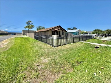 Flour Bluff District presents an impressive three-bedroom - photo 35