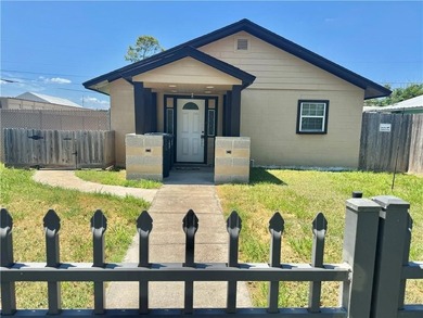 Flour Bluff District presents an impressive three-bedroom - photo 37