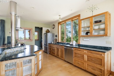 Sauvie Island move-in ready waterfront chalet. Situated on 1.79 - photo 14