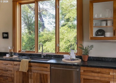 Sauvie Island move-in ready waterfront chalet. Situated on 1.79 - photo 15