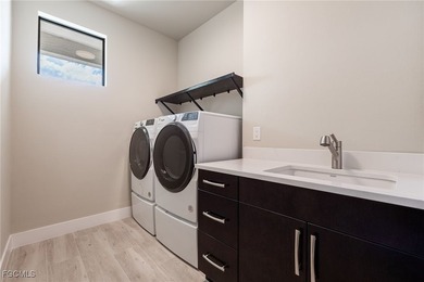 Location, Location, Location!! Elegant, Modern, Welcoming - photo 16