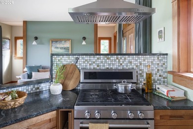 Sauvie Island move-in ready waterfront chalet. Situated on 1.79 - photo 16