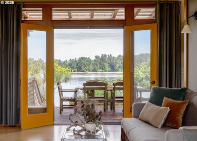 Sauvie Island move-in ready waterfront chalet. Situated on 1.79 - photo 19