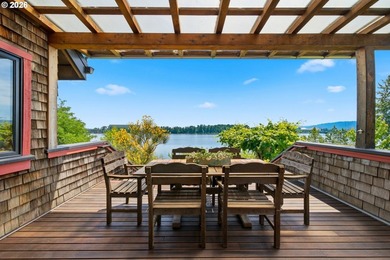 Sauvie Island move-in ready waterfront chalet. Situated on 1.79 - photo 20