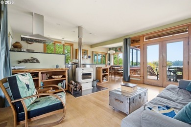 Sauvie Island move-in ready waterfront chalet. Situated on 1.79 - photo 21