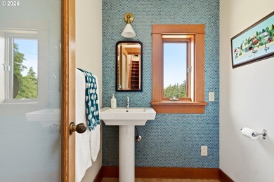 Sauvie Island move-in ready waterfront chalet. Situated on 1.79 - photo 25