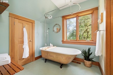 Sauvie Island move-in ready waterfront chalet. Situated on 1.79 - photo 30