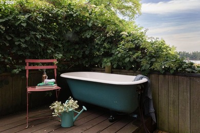 Sauvie Island move-in ready waterfront chalet. Situated on 1.79 - photo 38