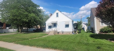 Amazing opportunity to build equity in this three bed one bath - photo 1