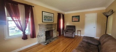 Amazing opportunity to build equity in this three bed one bath - photo 3