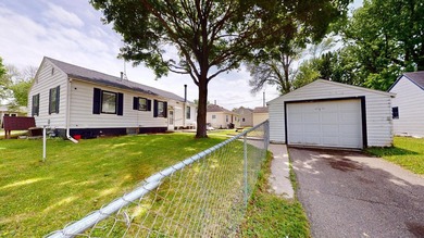 Discover your dream home! This move in ready 2-bedroom property - photo 37