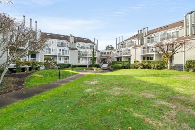 Lake Condo For Sale in Portland, Oregon