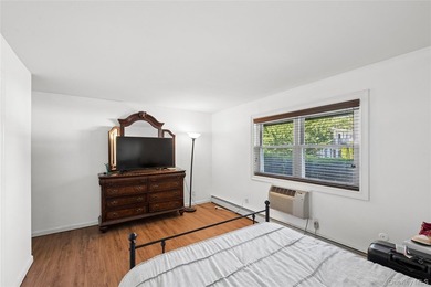 Welcome to this beautifully updated & move-in ready first floor - photo 11
