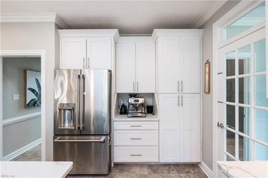 A beautiful brick waterfront home located in Mariners Pointe! - photo 11