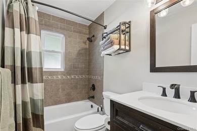 Welcome to this beautifully updated & move-in ready first floor - photo 12
