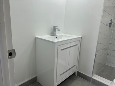 PRICED TO SELL! RENOVATED 2 BED/2 BATH CONDO IN SUNRISE LAKES - photo 12