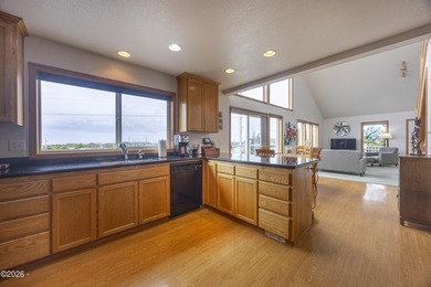 Beautifully maintained Oregon Coast home has just become - photo 13