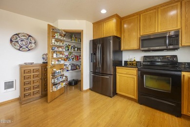 Beautifully maintained Oregon Coast home has just become - photo 14