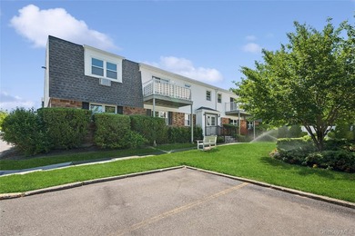Welcome to this beautifully updated & move-in ready first floor - photo 14