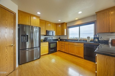 Beautifully maintained Oregon Coast home has just become - photo 15