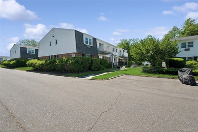 Welcome to this beautifully updated & move-in ready first floor - photo 15