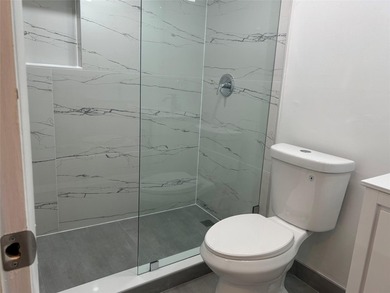 PRICED TO SELL! RENOVATED 2 BED/2 BATH CONDO IN SUNRISE LAKES - photo 16