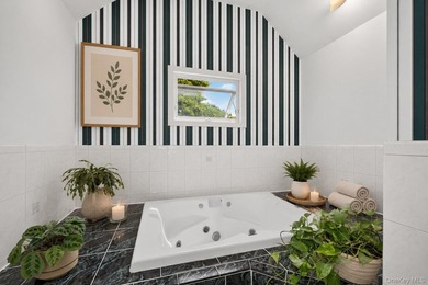 Welcome to this beautifully maintained home nestled in the heart - photo 26