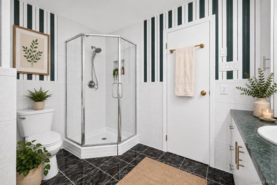 Welcome to this beautifully maintained home nestled in the heart - photo 27