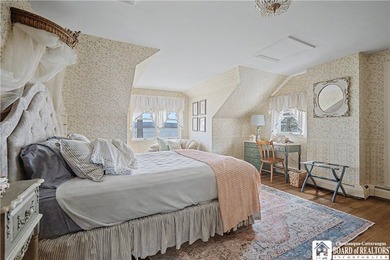 4 bedroom, 4 bath home set on a quiet street with an impressive - photo 31