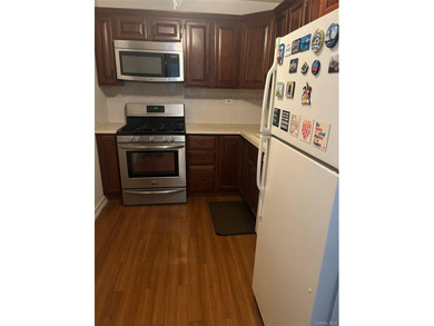 Fabulous Bay Club Gated Community. 24 hour security. Doorman & - photo 3