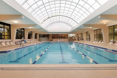 Fabulous Bay Club Gated Community. 24 hour security. Doorman & - photo 6