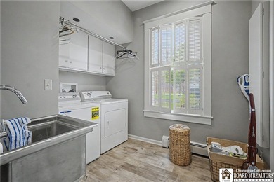 4 bedroom, 4 bath home set on a quiet street with an impressive - photo 37