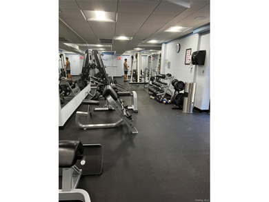 Fabulous Bay Club Gated Community. 24 hour security. Doorman & - photo 10