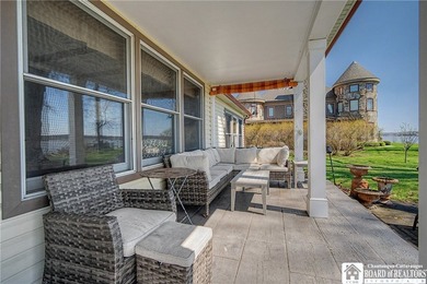 4 bedroom, 4 bath home set on a quiet street with an impressive - photo 42