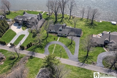 4 bedroom, 4 bath home set on a quiet street with an impressive - photo 45
