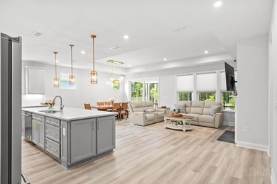Discover the perfect blend of convenience and comfort in this - photo 13
