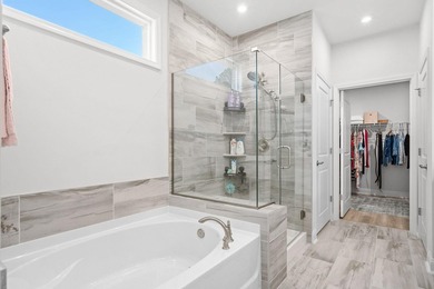 Discover the perfect blend of convenience and comfort in this - photo 28