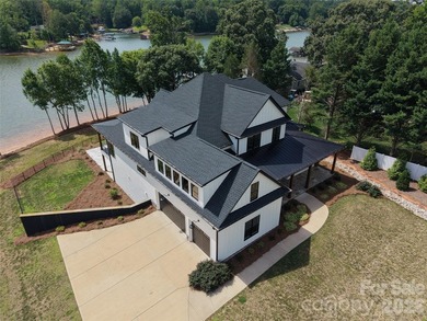 Stunning lakefront estate on 1.3 acres on Lake Norman, just - photo 45