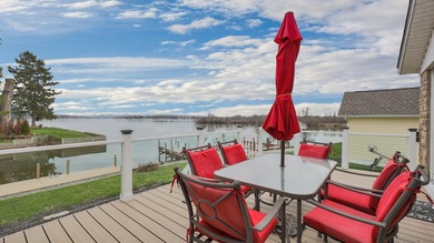 Imagine a charming lake house nestled right on the water's edge - photo 1