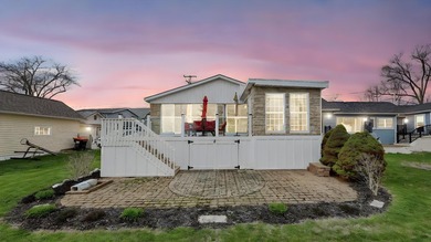 Imagine a charming lake house nestled right on the water's edge - photo 3