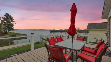 Imagine a charming lake house nestled right on the water's edge - photo 5