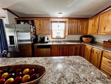 6 MONTHS LOT RENT FREE!  Welcome to single floor living in a