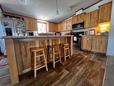 6 MONTHS LOT RENT FREE!  Welcome to single floor living in a