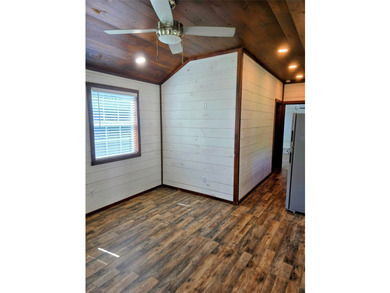 This charming tiny home at Lake Holbrook in Mineola, TX, blends - photo 11