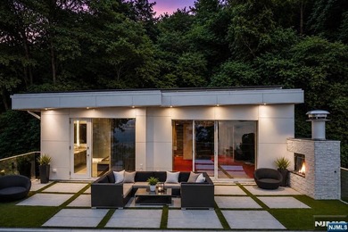 Experience modern luxury in this custom-built contemporary - photo 28