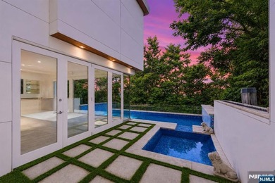 Experience modern luxury in this custom-built contemporary - photo 42