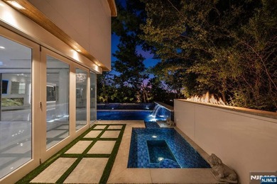 Experience modern luxury in this custom-built contemporary - photo 44