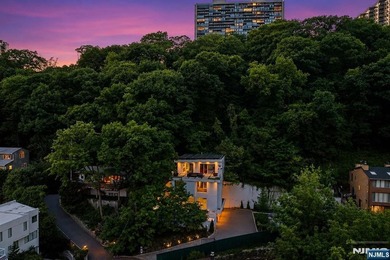 Experience modern luxury in this custom-built contemporary - photo 47