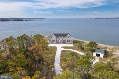Set on a 2.38 acre peninsula with 1,100 feet of waterfrontage - photo 6